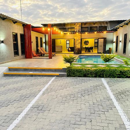 Signature Boutique Guesthouse Maun Extérieur photo