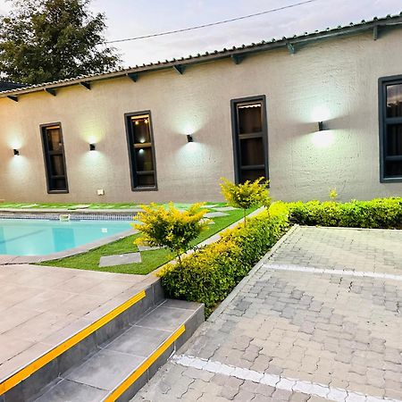 Signature Boutique Guesthouse Maun Extérieur photo