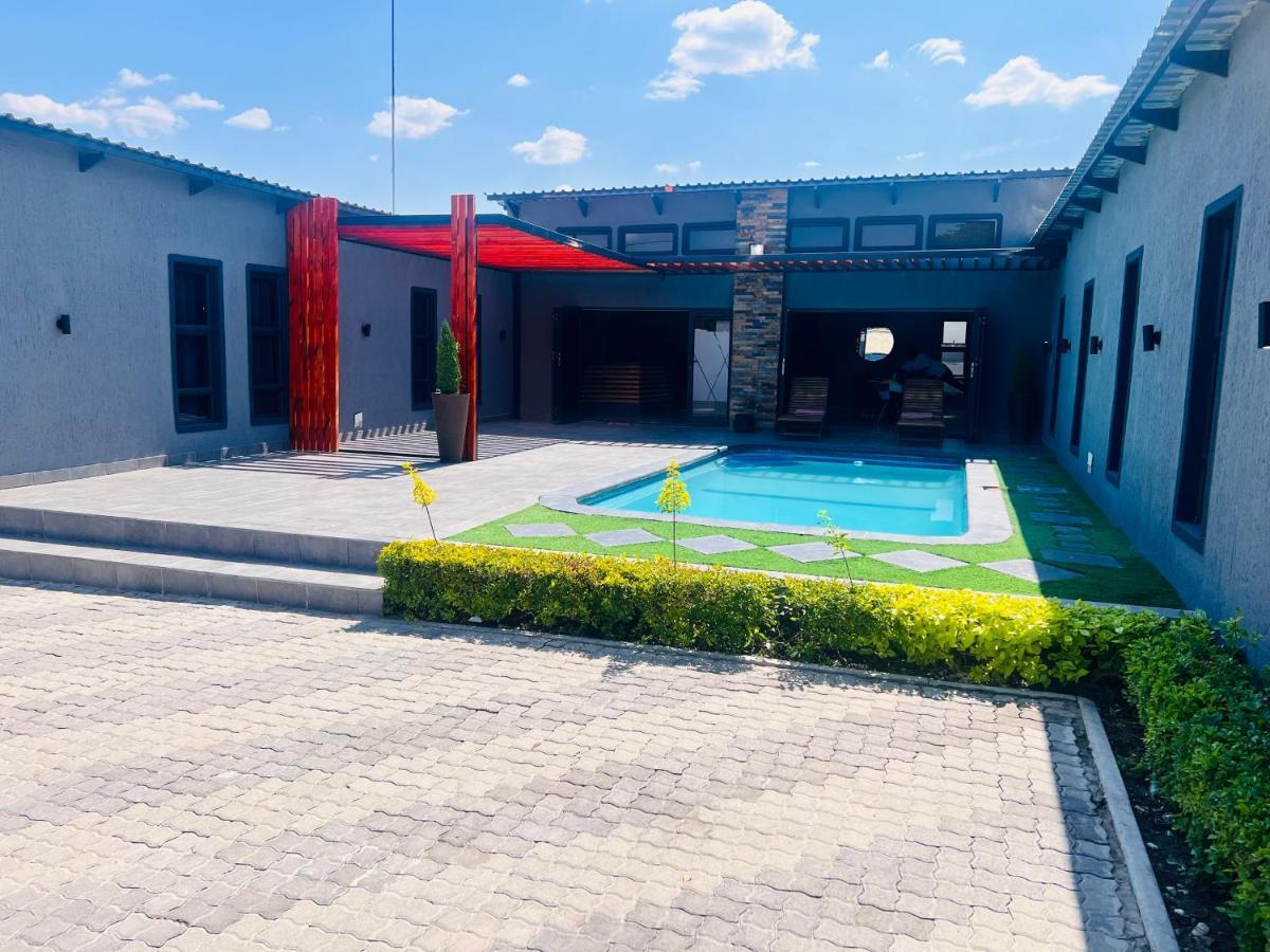 Signature Boutique Guesthouse Maun Extérieur photo