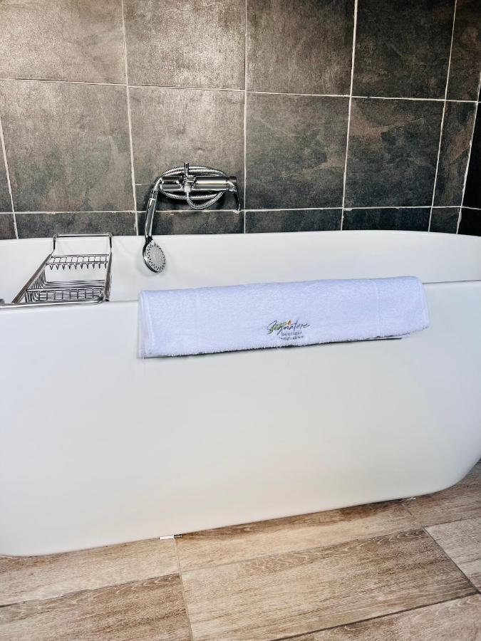 Signature Boutique Guesthouse Maun Extérieur photo