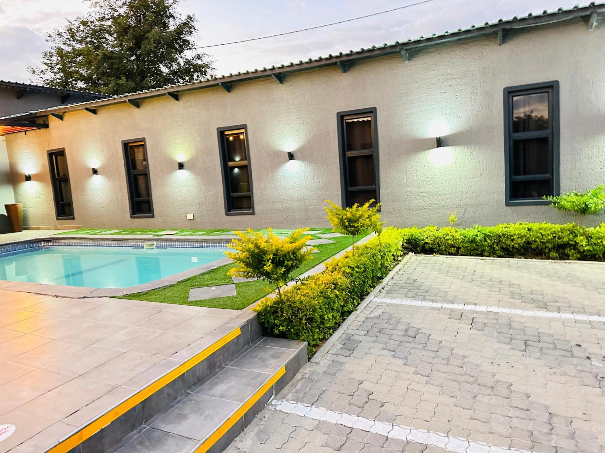 Signature Boutique Guesthouse Maun Extérieur photo